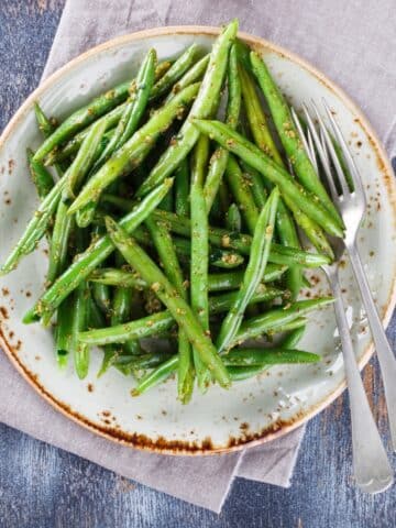 a serving of roasted green beans.